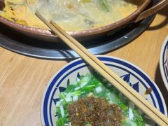 -洱火云南酸菜牛肉火锅(石景山当代商城店)