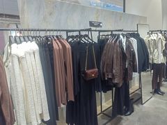 -URBAN REVIVO(上海中庚漫游城店)