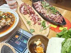 -苗阿哥酸汤牛肉火锅(体育场店)
