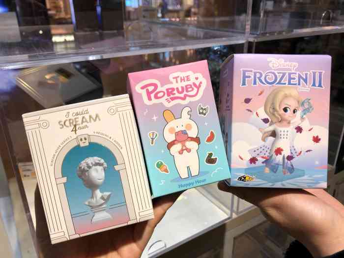 deji mamo(德基广场二期店)-"开在德基负1层的一家手办店,好像都是