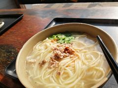 -亮亮面馆(经六路店)