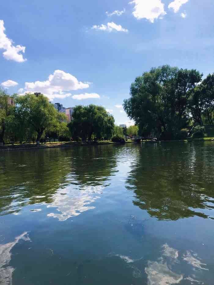 小河沿万泉公园游乐场