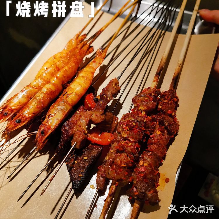 破店❄️新晋排队王，超好吃的东北烧烤还有歌手驻唱嗨爆全场！