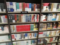 -钟书阁(群光广场店)