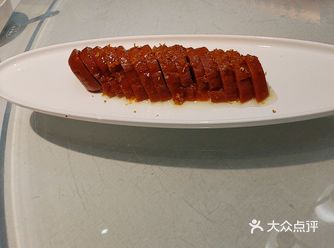 餐馆环境可以,服务员服务挺热情,还帮忙布置了包厢