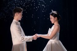 -雪中彩影婚纱摄影·微光艺术中心