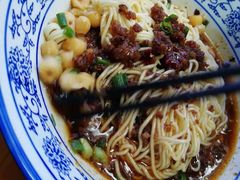 -渝之汇牛肉豌杂面