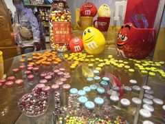 -m豆巧克力世界(上海世茂广场店)