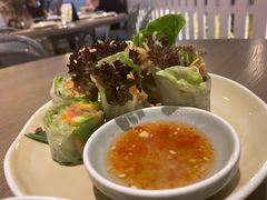 酥炸老虎虾香芒米纸卷配榴莲汁-CHINCHIN 青青·泰国料理(万象食家店)