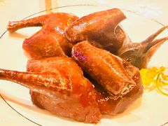 脆皮妙龄18天乳鸽-谦默府· 现代潮粤菜(外滩店)