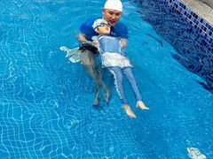 -梦翔龙湖滟澜山游泳俱乐部