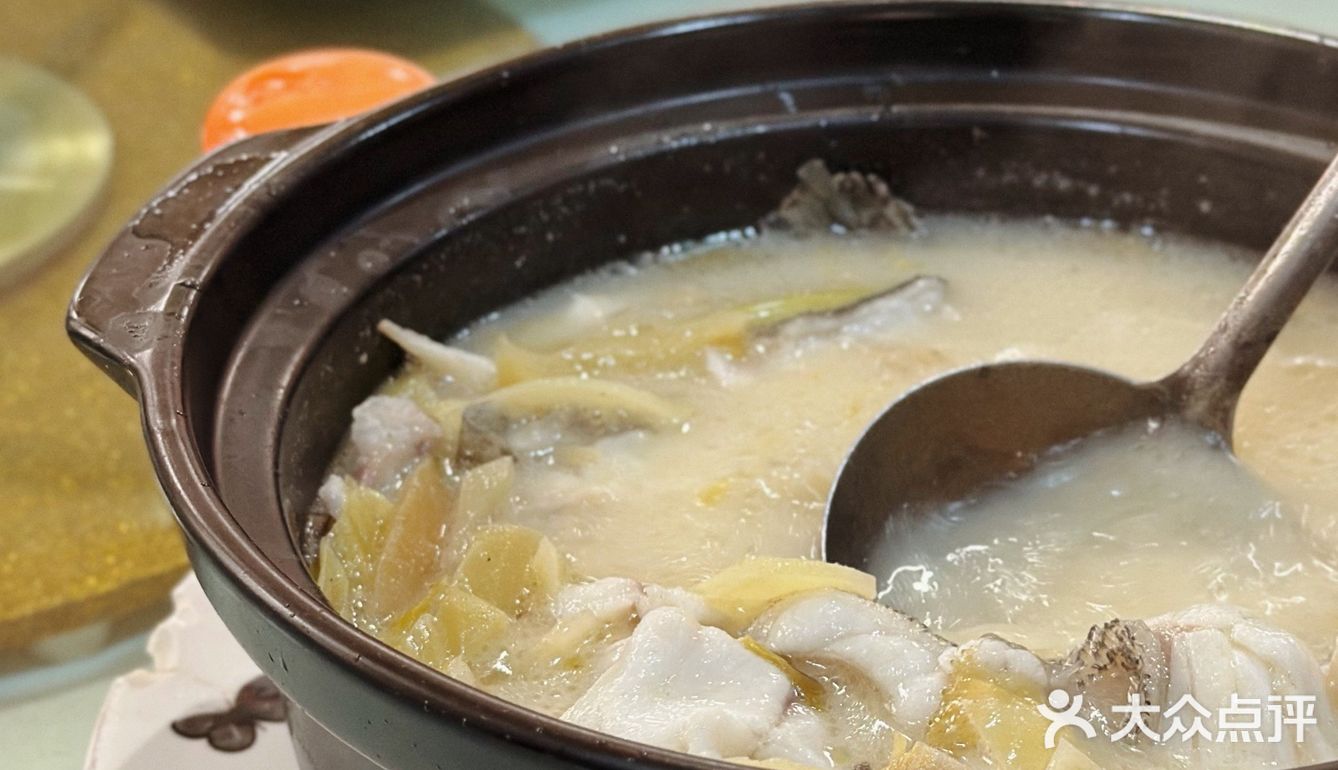 品香估计是老一辈的东莞人都不陌生的餐馆