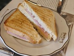-Majestic Café