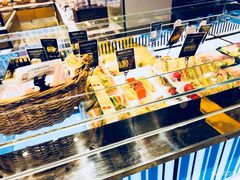 面包甜点陈列柜-巴黎贝甜(右安门店)