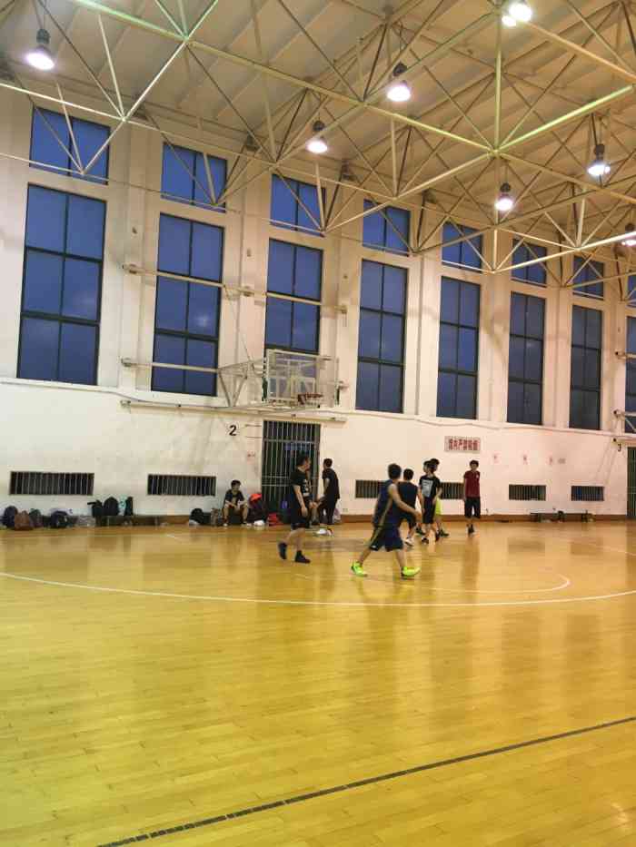上海大学篮球场(延长路馆)-"这里踢过球,感觉还不错,平时难得锻炼锻炼