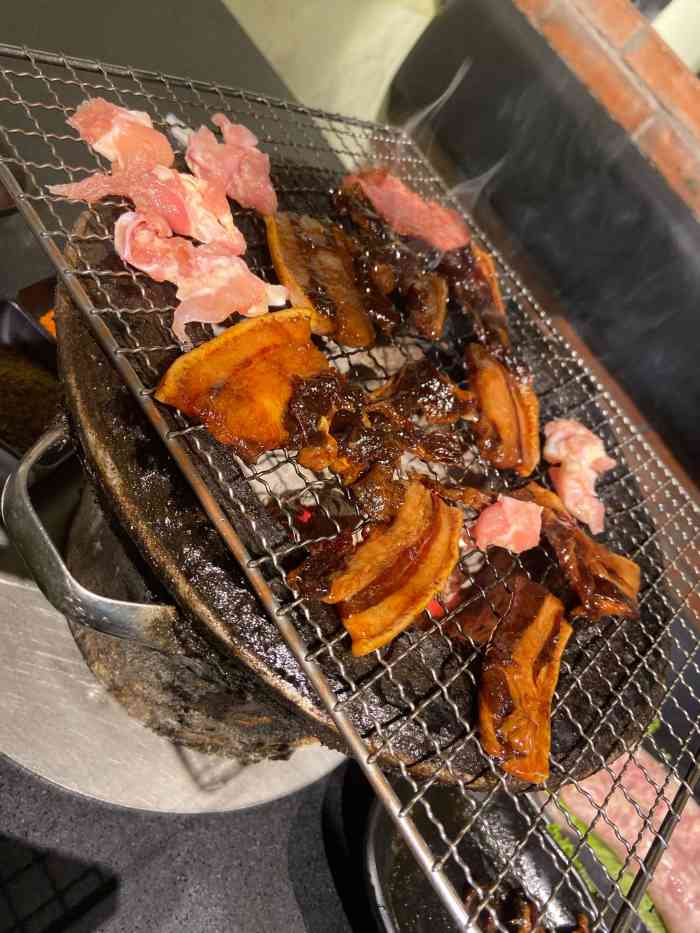 达龙烤肉-"他家的乖乖汪星人绝对值2颗星,店家有一只.