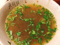 -老牌坊云南鱼豆花火锅(哈西万达店)