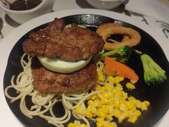 -汤姆家的牛排意面披萨(新城市广场店)