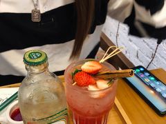 莓果苏打水-洛蒂·咖啡与轻食