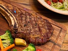 澳洲带骨战斧牛排-SISTERS BAR RESTAURANT川意酒馆(嘉善老市H楼店)