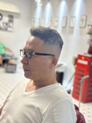 -老男孩男士理容馆·理发·烫染·修面