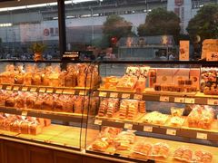 面包甜点陈列柜-巴黎贝甜(泗泾店)