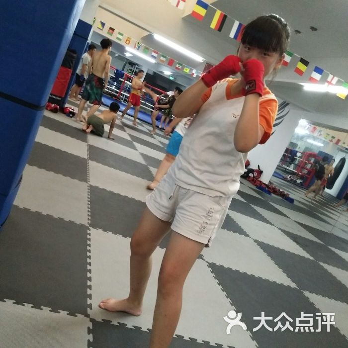 专业搏击泰拳拳击散打减肥塑身场馆正远搏击俱乐部暑假班女学员图片