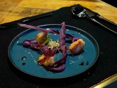 煎虾配紫薯泥薯片及姜味柠檬汁-AZUL by FUEL蓝色·法式酒馆(琶醍店)