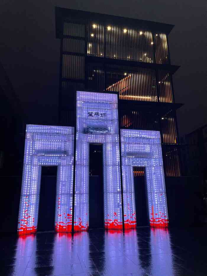 美食超级多我最爱的觅豆豆花就在里面只要我进城一定