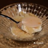 搭配煎蛋造型的迷迭香和芒果酱 萌！