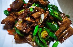 Curved Pepper Stir-Fried with Pork Belly