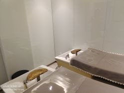 -LESSMORE科技头皮理容中心