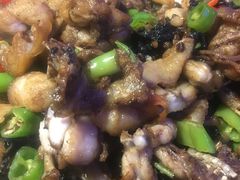 炭烧牛蛙平锅紫苏味-蘭奢雅集·江浙菜(青山江滩店)