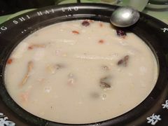 -洪氏嗨捞·广东猪肚鸡·椰子鸡火锅(西咸万象城店)