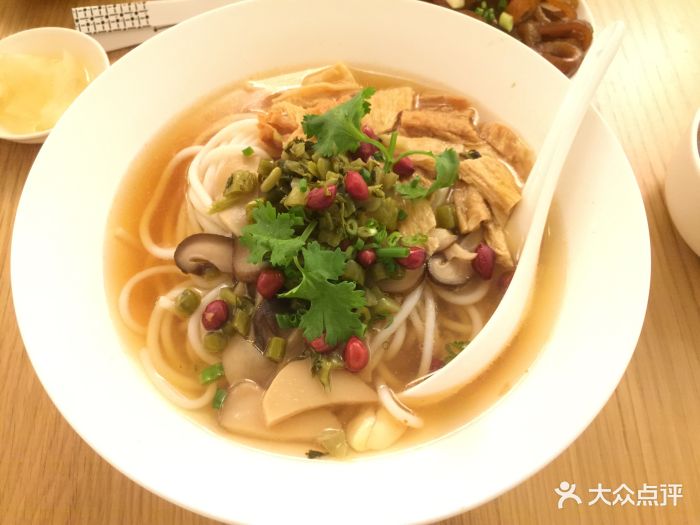 素米粉(腐竹配菌汤)