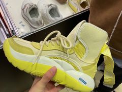 -UGG(燕莎奥特莱斯购物中心店)