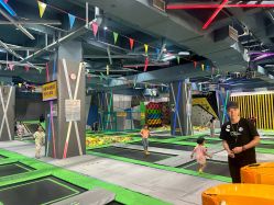 -反弹蹦床公园·亲子乐园·团建·派对(尚品奥莱店)