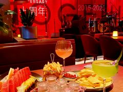 -FOUR PLAY BAR