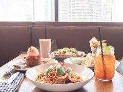 -ROAST coffee & eatery