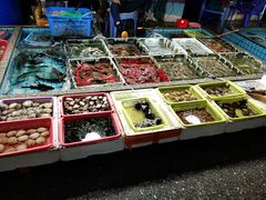 -霞涌市场海鲜摆卖区