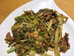 自制酸菜炒牛肉-宏记广东客家菜(丰汇店)