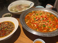 -有红鸡毛店·川菜(建设路店)