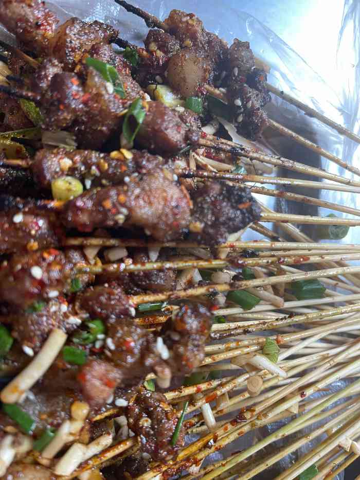 贵阳姚良立竹签酱爆烤肉-"街头美食把把烧,小肉串很入味,甚至于有点.
