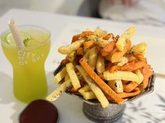 -春树下·树屋花房西餐厅(罍街AS1980店)