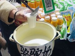 -布尔津河堤夜市