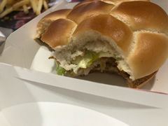 金球麦辣鸡腿堡-麦当劳(轻轨曹杨路店)