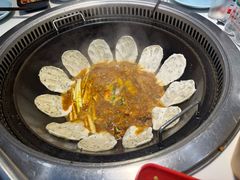 地锅贴饼-地锅公社·现炒地锅鸡·地锅鱼·夜宵(罗锦路店)