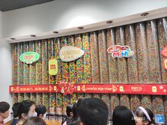 -m豆巧克力世界(上海世茂广场店)