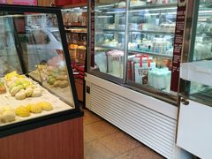 面包甜点陈列柜-顶东面包花园·生日蛋糕(香榭丽店)