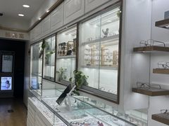 -翰佐蔡司小乐圆·依视路星趣控·暴龙眼镜折扣店